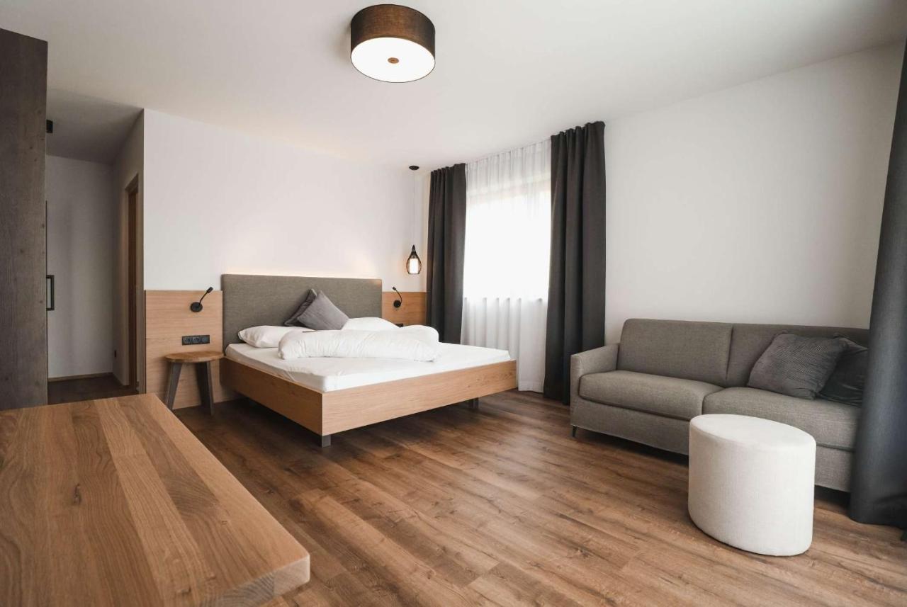 Guesthouse Karnatsch Парчинес Экстерьер фото